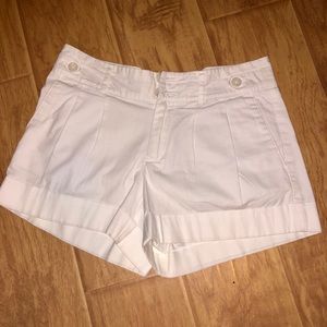 BANANA REPUBLIC- white pleated shorts EUC